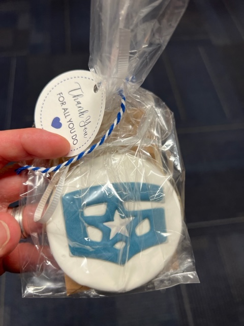 How cool is this?!?!

Our #Math coach, Mr. Hill, provided these awesome cookies to our faculty today. 

Very grateful for our people who take care of others with fun little treats like this. 

#GeneralsLEAD #GreaterThings