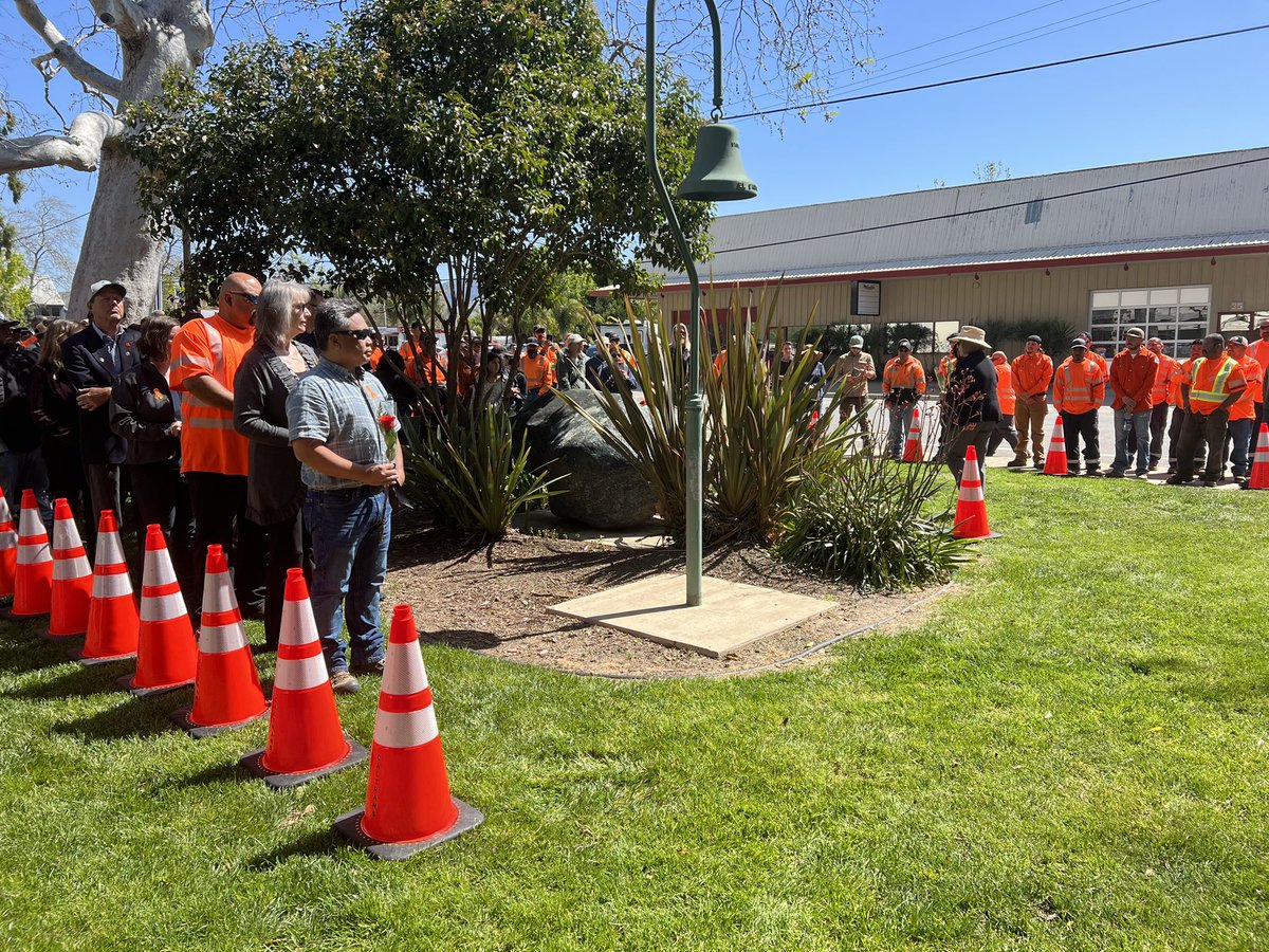CaltransD5's tweet image. Today’s Fallen Workers Memorial was a time to remember those who lost their lives building, maintaining, and operating the state’s world-class transportation system. One of the biggest hazards faced by highway workers is inattentive, or distracted motorists. #BeWorkZoneAlert