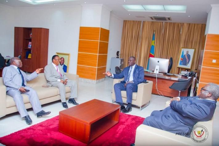 mediacongo's tweet photo. Réunification de la Grande Famille #UDPS : les fondateurs échangent avec le Ministre #Kibassa Maliba
https://t.co/gY7Sce4Z4H https://t.co/f7XGO8Fmed