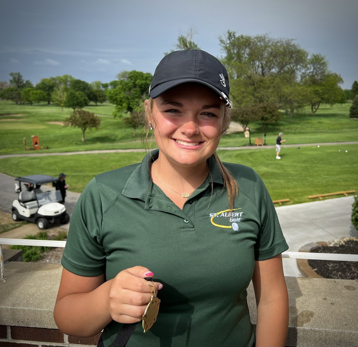 Stalbertsprtfan's tweet photo. Alexis Narmi makes par on her last hole and is your 2023 City Champion by 1 stroke:
Pictured with Coach Mike Klusman. Not pictured: Coaches Ryan Mazzella &amp; Ryan Mardesen https://t.co/D82aTu1P6z