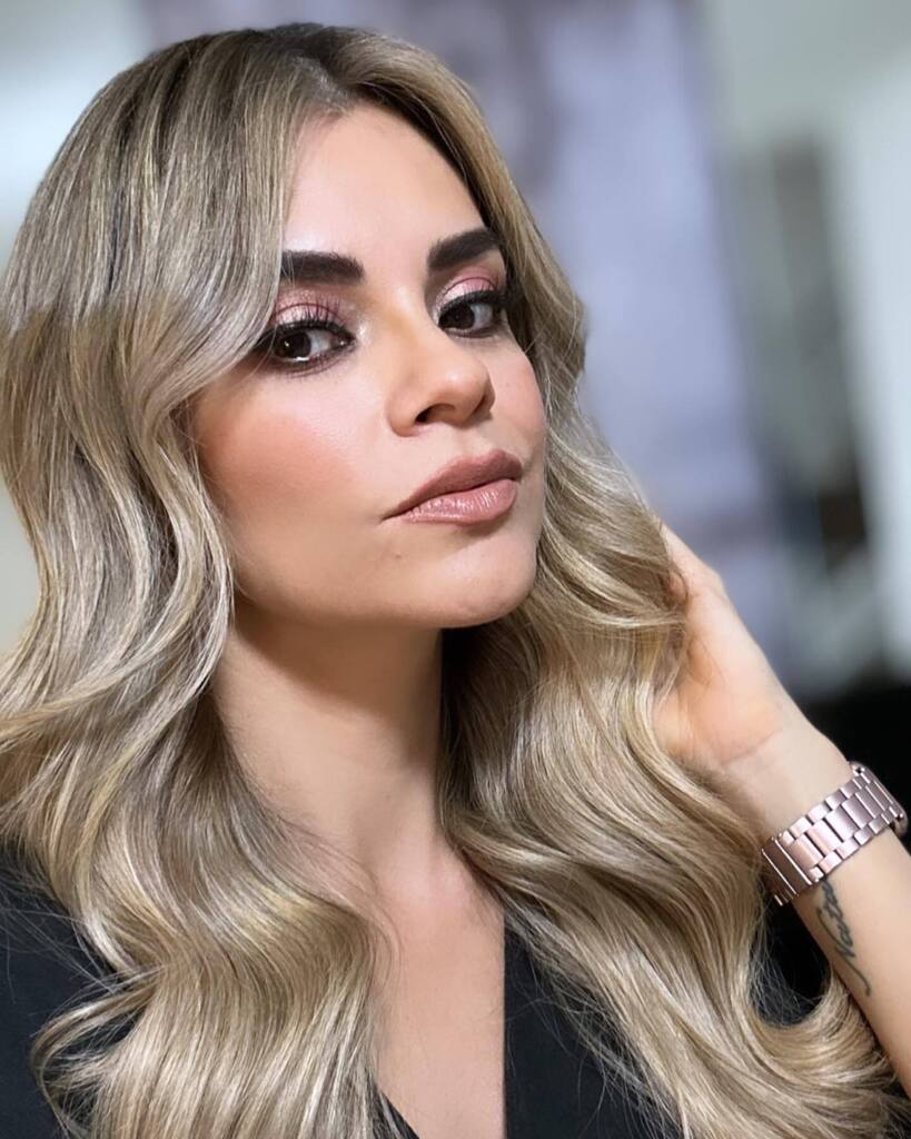 KarlaCastroFit's tweet photo. Lo que no sabían …🕵🏻‍♀️
Detrás de un cambio de look de una mujer hay más …
Decisión 
Amor propio 
Abierta a los cambios 
Una mujer con un cambio de look, es una mujer dispuesta …✨
Look by @tereochoab @tereochoasalon 
.
.
.
.
#karlavivefit💚 #newlook #… https://t.co/0Cse3xIcwA https://t.co/zHk0UOPeNe