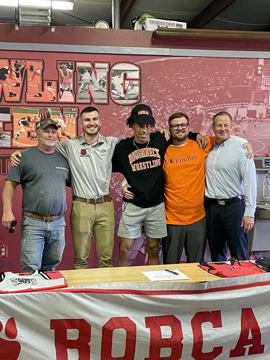 bgwrestlingclub's tweet photo. 🚨 COMMITTED 🚨 Congratulations to Daniel Fields on signing with @UofFWrestling Daniel has had a good high school career and we are excited to watch you at the next level! #BobcatProud https://t.co/dawJusuIVQ