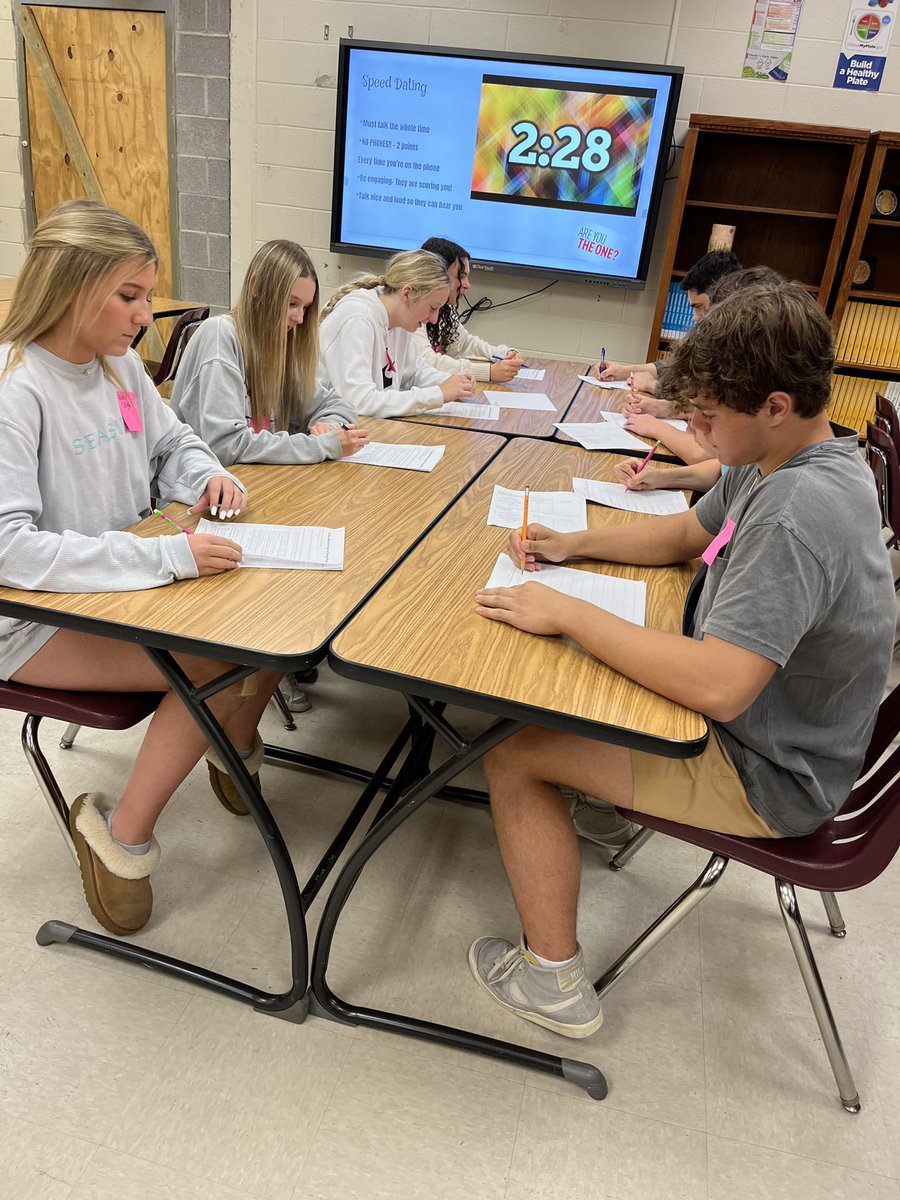 MrsAzbellFACS's tweet photo. Speed dating is a great way to keep students engaged especially when we are near the finish line! https://t.co/0emOGQZgKU