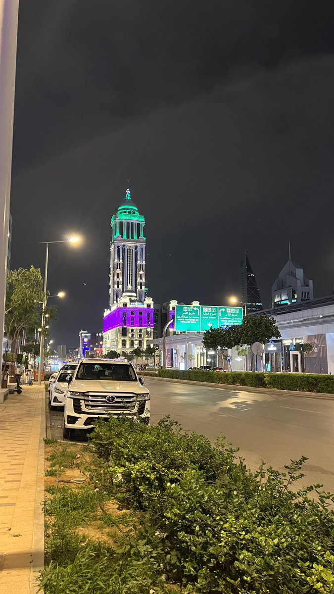 3azoJ's tweet photo. يوم لفاني ضيق سموني المتغير
 و انا اخاف لو حكيت يفيض دمعي
#الرياض https://t.co/ZmGgIFicSB