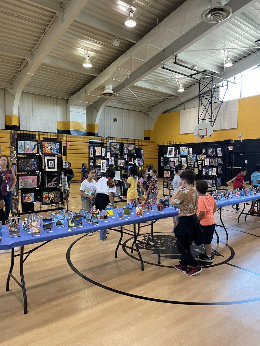 We had so much fun checking out the Lamphere Art Show! <a href="/hillerwildcats/">Hiller Elementary | The Lamphere Schools</a> #wearelamphere