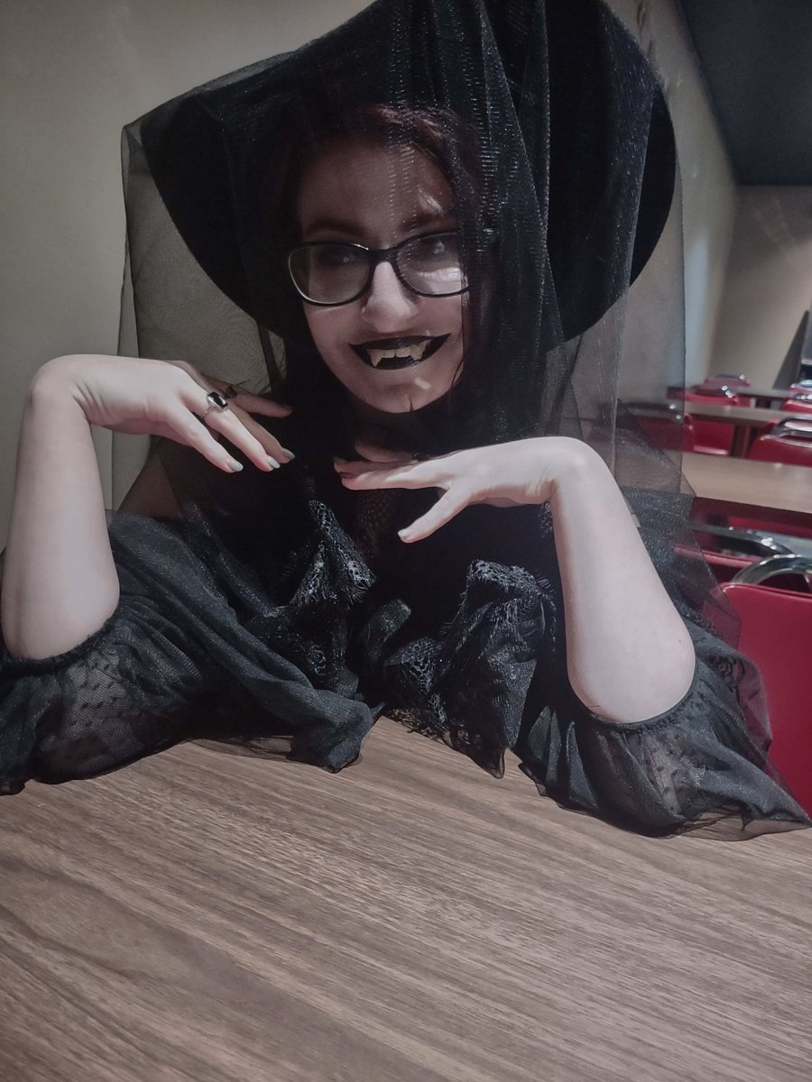 HHN Countdown on Twitter "The tweeter and one of their favorite