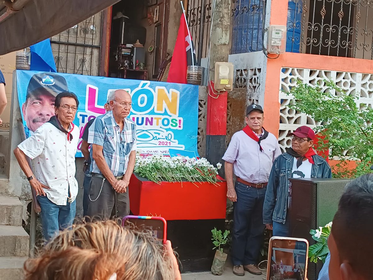 Mercedessolere1's tweet photo. Acto político en honor a nuestros héroes  los hermanos PASTRAN , en León #OrgulloSandinista  #TropaSandinista 
#LeónRevolución https://t.co/Wp6PtVGTKO