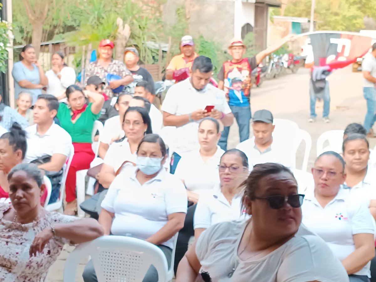 Mercedessolere1's tweet photo. Acto político en honor a nuestros héroes  los hermanos PASTRAN , en León #OrgulloSandinista  #TropaSandinista 
#LeónRevolución https://t.co/Wp6PtVGTKO