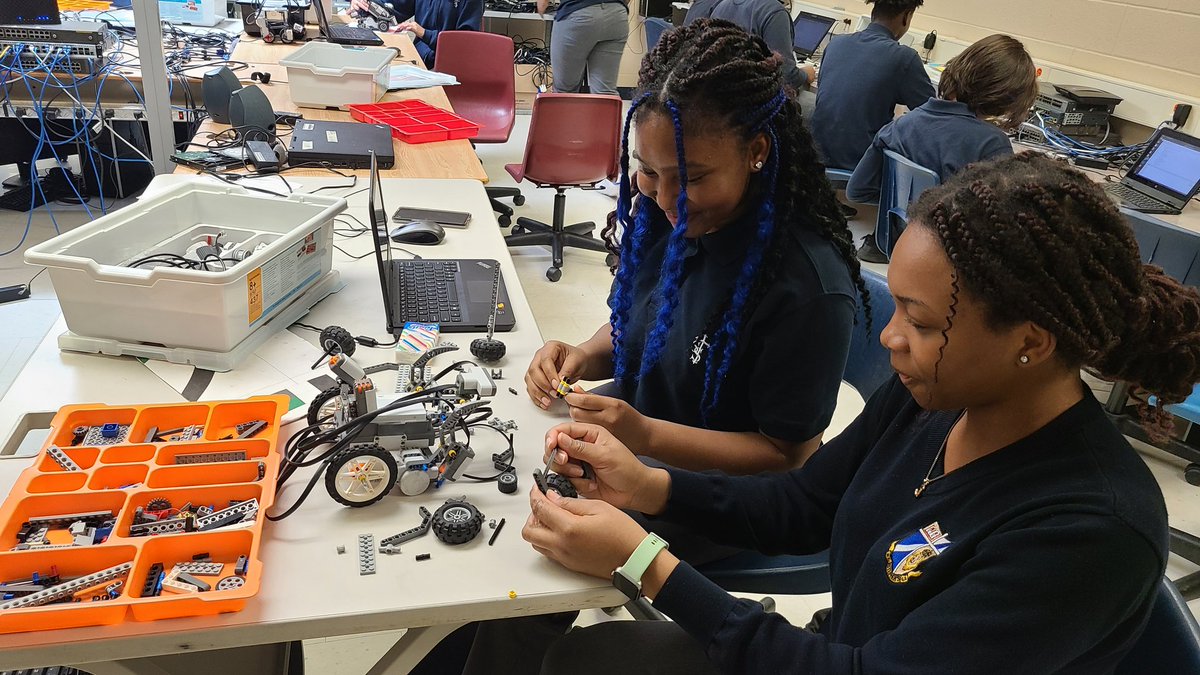 ICS20 or newly branded #iCD20 are using the nxt-python API as a guide to program Lego robots.  Using AI, ML and algorithms to manage navigation and collision <a href="/durhamcollege/">Durham College</a> <a href="/ICTC_CTIC/">ICTC-CTIC</a> <a href="/LEGO_Group/">LEGO</a> <a href="/OT_Outreach/">Ontario Tech University Engineering Outreach</a> <a href="/OntarioTechCS/">Ontario Tech Computer Science</a> <a href="/StStephenRoyal/">St. Stephen C.S.S.</a> #beingcreative