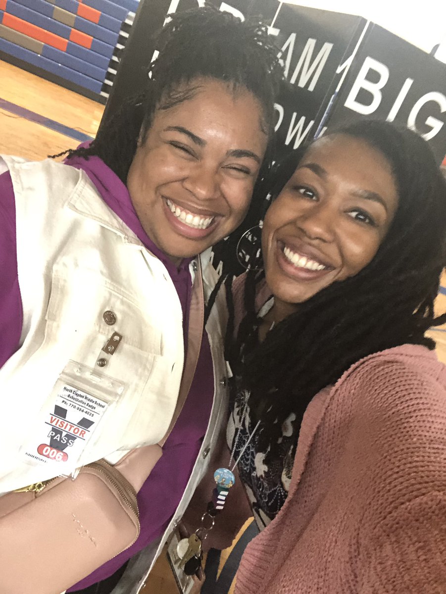 MobleyintheMix's tweet photo. Day = Made. Thank you so much for sharing your time with us @angiecthomas and for setting this up @PTMGL 

See more on my IG!

@CCPSNews @glma @aasl #TeachersAppreciationWeek #Mediacenter #librarytwitter https://t.co/Bew4HU6Axb