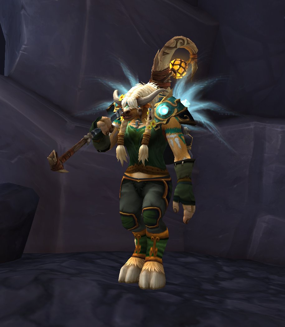 ChiefEbon's tweet photo. Thinkin' about a semi-casual transmog for the priest. https://t.co/y4rgtIDAil