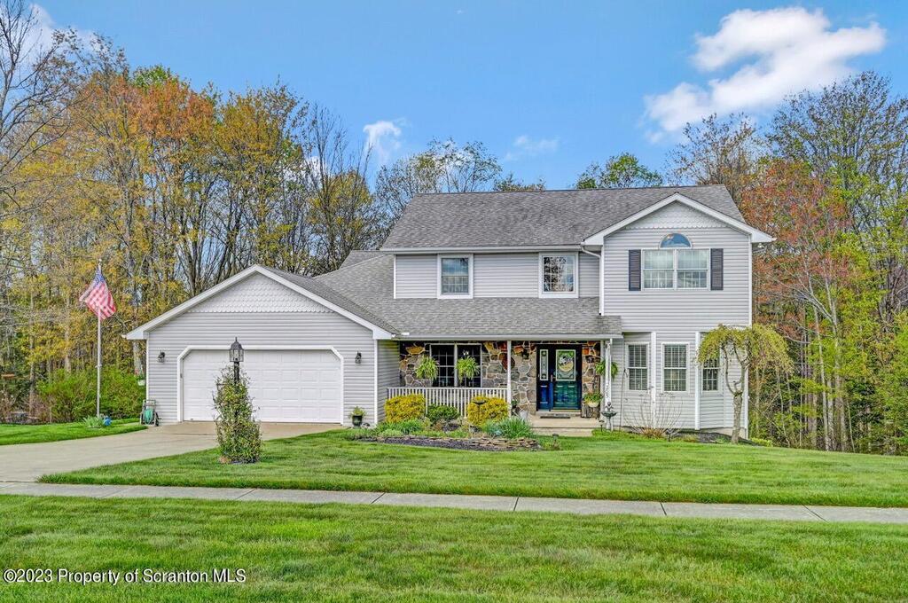 ClassicProp's tweet photo. Neighborhood Living at its best!

🏠 205 Autumn Dr. Moscow, PA 18444
💰 $649,900

This Harmony Hills Beauty offers backyard seclusion! Cozy up in the rear sunroom with pellet stove and watch the seasons change. This 5-bedroom, 3.5-bathroom home offers … https://t.co/rnJVpQhvQ7 https://t.co/C76Joe9rT0