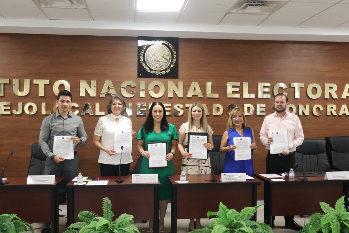 FDESonora's tweet photo. 🟤 Firma de Convenio de #FDESonora @INE_Sonora @Uriamatequia en Materia de Capacitación, Generación de Materiales Informativos, Difusión en Temas de Respeto a la Cultura de D.H. de las Mujeres, Paridad de Género, Igualdad Sustantiva, Prevención, Atención y Erradicación de #VPMRG https://t.co/uRBR9jremD