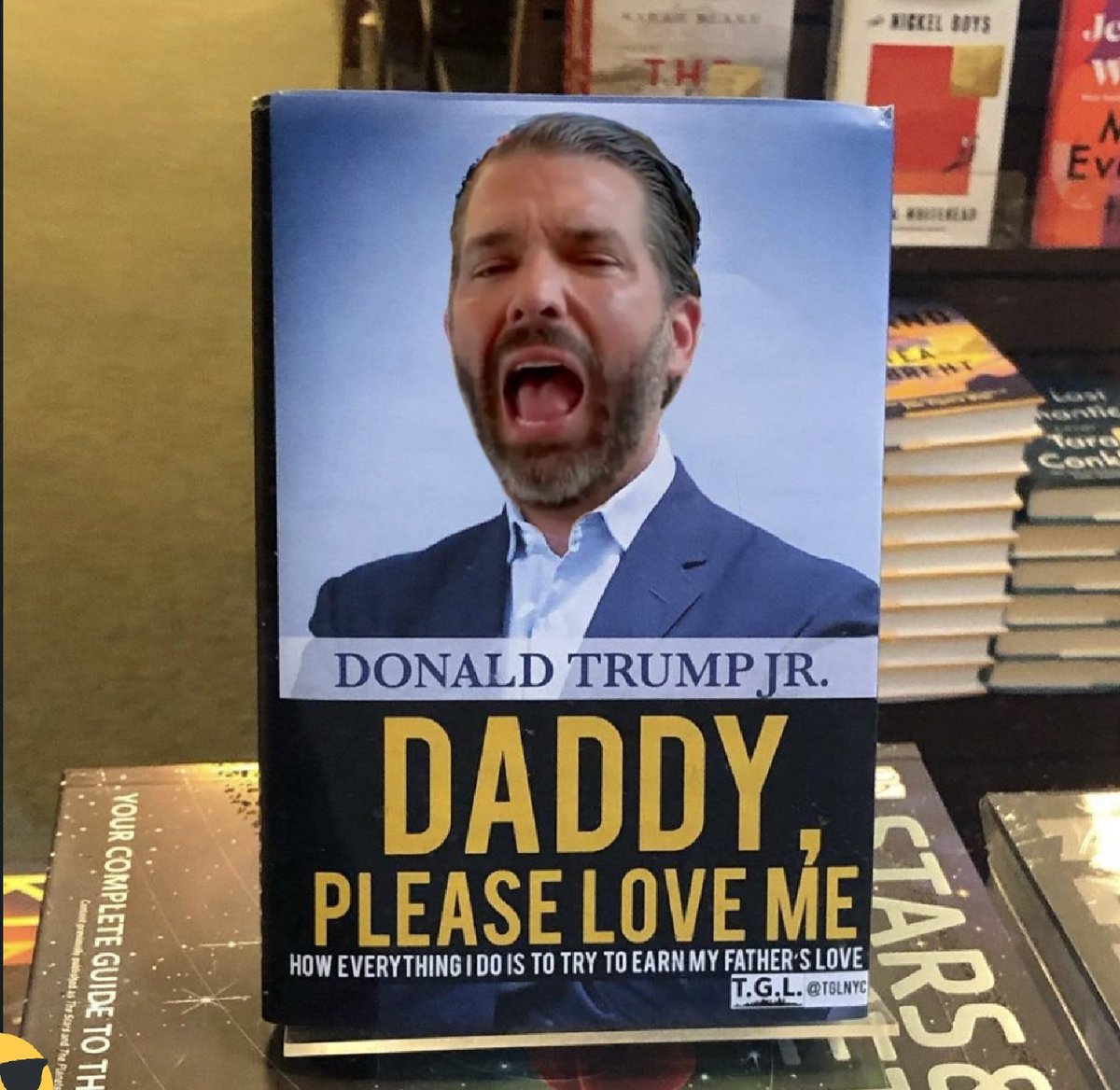 hmzdu's tweet photo. @DonaldJTrumpJr Poor kid 😞 https://t.co/R927W6XIov