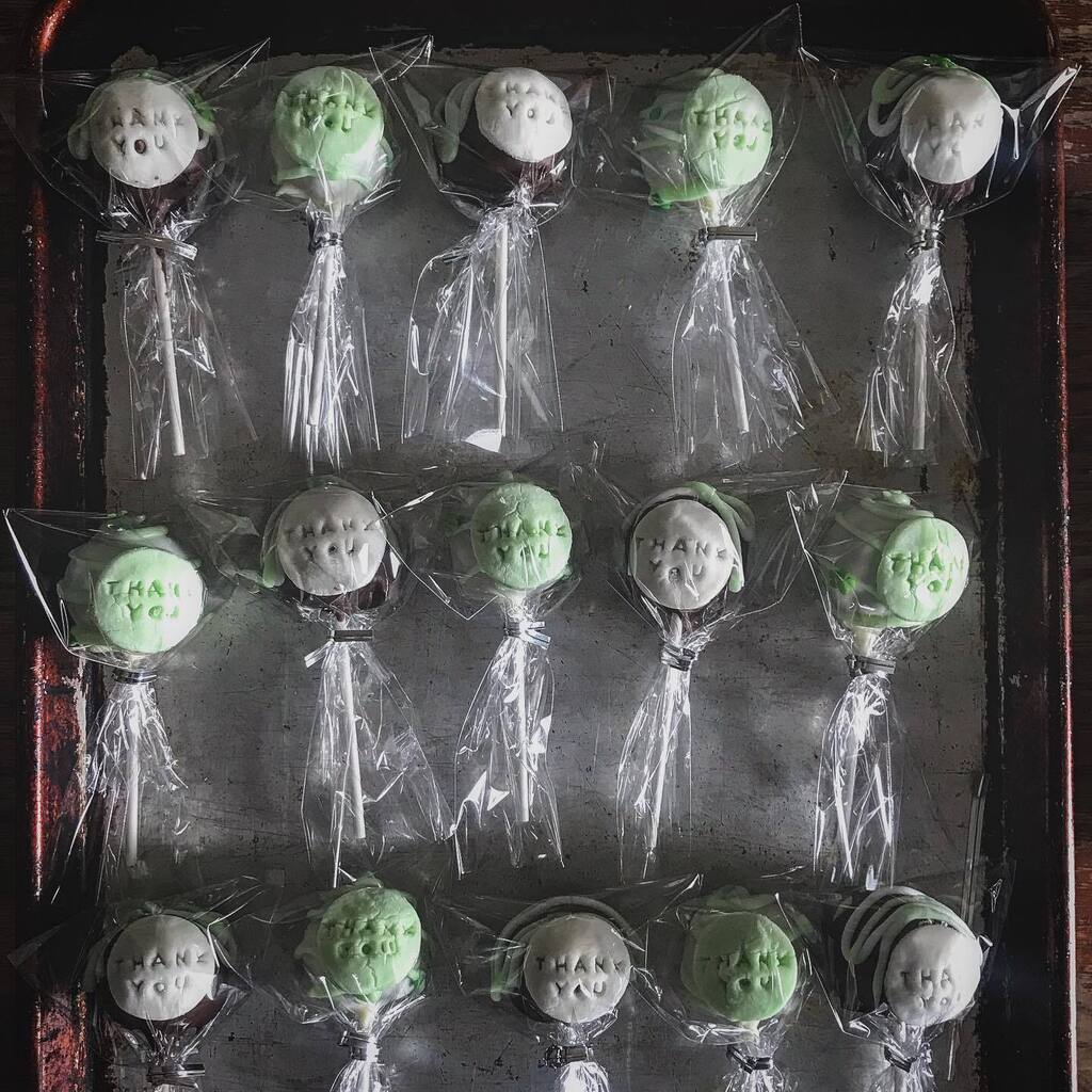 Teacher Appreciation week 🍡👏 Thank you Teachers😀  Semi sweet and white chocolate cake pops with marshmallow fondant. #cakepops #cake #homebaker #baking #bakinglove #baker #bakefromscratch #sweets #teacherappreciationweek instagr.am/p/CsHvJ_sNprJ/