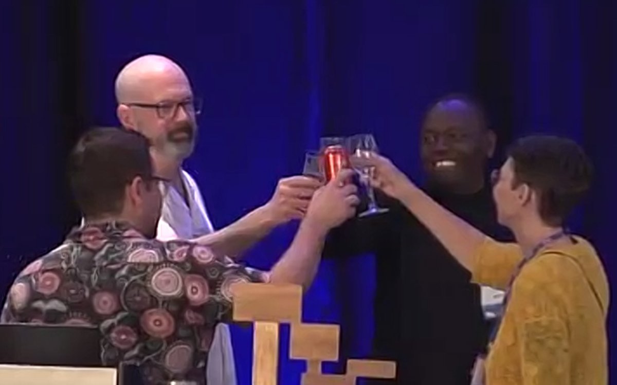 A welcome 1st! Our traditional toast to U.S. president &amp; Canadian PM plus a toast to presidents of African countries &amp; chiefs of First Nations/Tribes &amp; the women who protect our water. #IAGLR23 w/ board members <a href="/alextduncan/">Alexander Duncan</a>, Neil Rooney, <a href="/Alfiachieng/">Alfred Otieno</a>, <a href="/JeanVAdams/">Jean Adams</a>  #IAGLR23