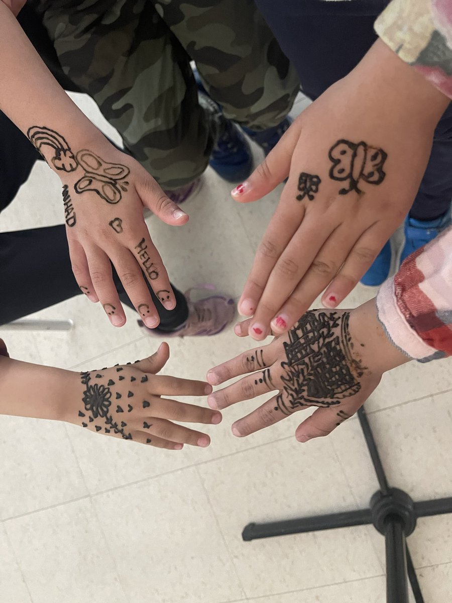Goraya1419's tweet photo. Henna day at our school. https://t.co/TcMyxeOeX7