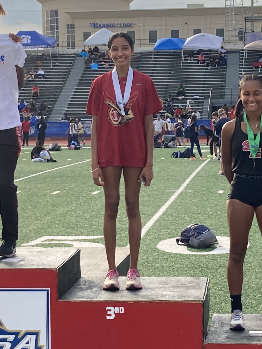 Sometimes it takes a PR  performance to get on the podium!
Way to step up at the right moment @AmritRehal16 
Taking home the BRONZE MEDAL in High Jump at the GA 6A State Championship! Proud of You! @JohnsCreekTrack @LeadGladiator @jcgladiators