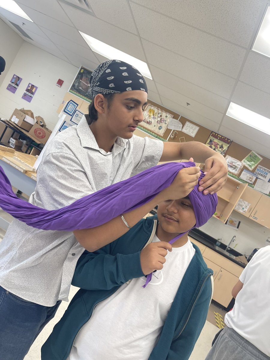 Goraya1419's tweet photo. Turban tying day at our school. https://t.co/xVGFoO0BuT