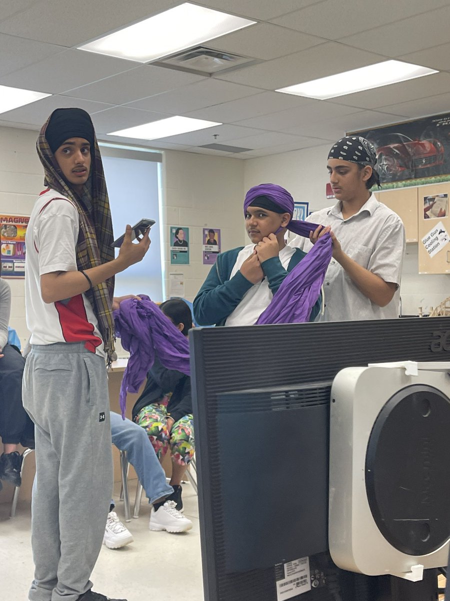 Goraya1419's tweet photo. Turban tying day at our school. https://t.co/xVGFoO0BuT