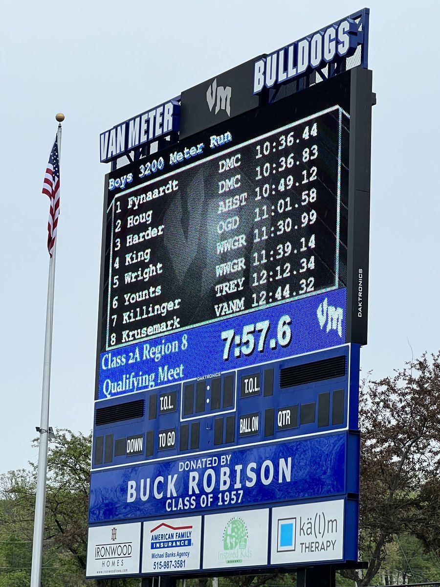 DMCAthletics's tweet image. 👏 Aaron Fynaardt &amp;amp; Collin Houg cruise to a 1-2 finish to qualify for the state track meet in the 3200m. 👊🏻 #goodstart