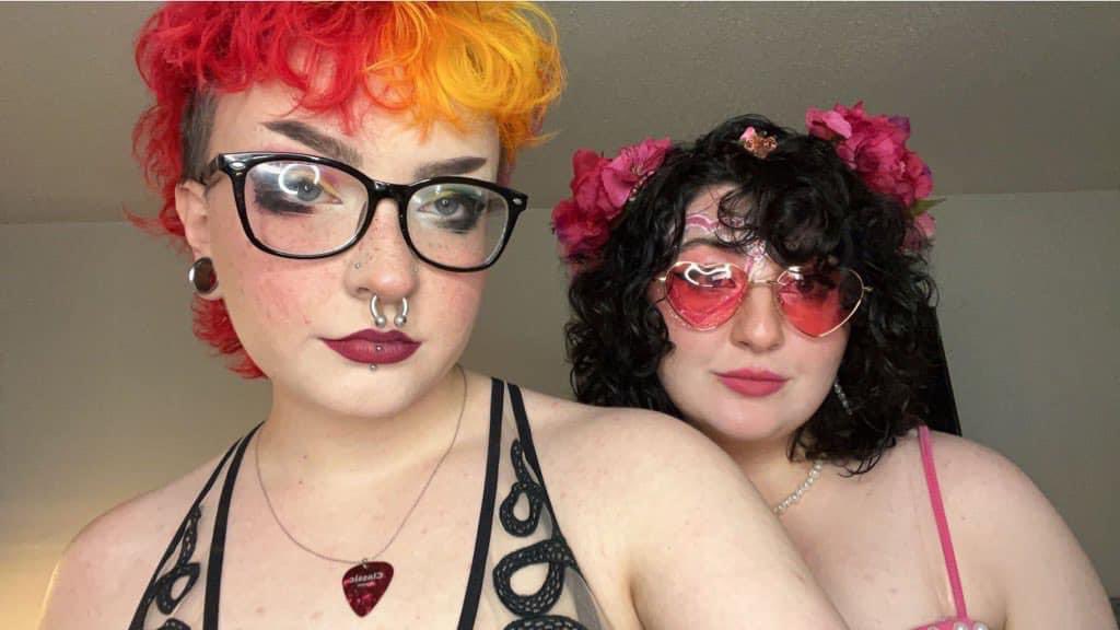 strawberrrbi's tweet photo. thinking of how olive and i literally survived The Great War aka Nashville Night 3 of the eras tour like… how did we do that https://t.co/bdBLKShZGS