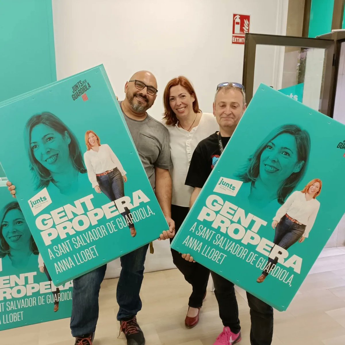 allobet4's tweet photo. Comença la campanya i com sempre passem la primera nit amb bon humor, ensobrant, amb brides, cartells i el tractor amunt i avall. Quin privilegi d'equip!🔥🥰
#AnemPerFeina #RegidorKm0 #insomni #JuntsPerGuardiola https://t.co/n9ZFKPk6SE