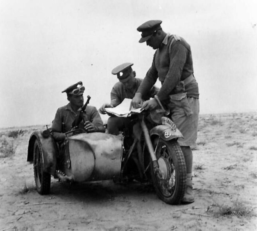 6thairborne's tweet photo. 20th May 1941
Motor Cycles and sidecars driven into action against the Germans. Captured in the Sallum area; in the sidecar soldier carrying a captured German MP40.
IWM E 3251-E 3256 (Lt. W.G. Vanderson No. 1 AFPU)
#WTAY #WWII #WW2 https://t.co/rIRXhMHtHU