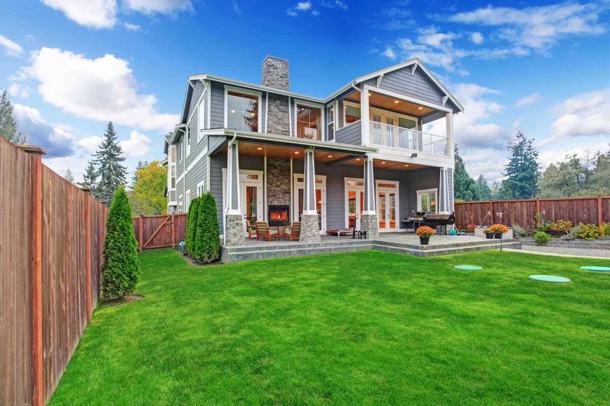 caslr_inc's tweet image. Build up by adding 2nd floor or Build out and add to the home  Call 866-562-2757 CASLR #2ndstoryaddition #Roomaddition #GarageConversion #Upgradehome