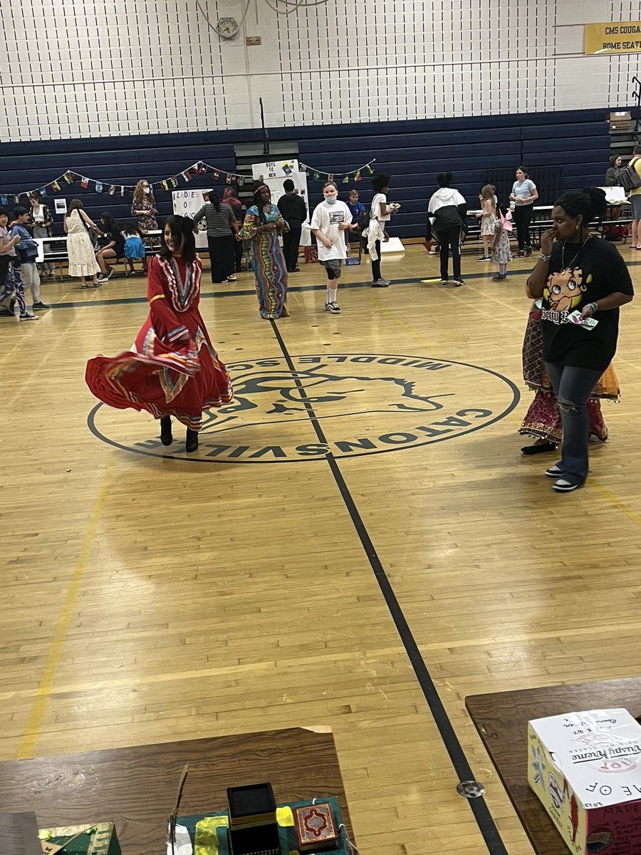 MrsJakubowski3's tweet photo. Pretty amazing what you can do with some shoeboxes, cafeteria tables, and a lot of community and creativity. Couldn’t do this without you CMS and our families and business partners. Diversity Fair is truly my labor of love! Couldn’t do it without support @CatonsvilleMS #cmsgameon https://t.co/EJZx72alNQ