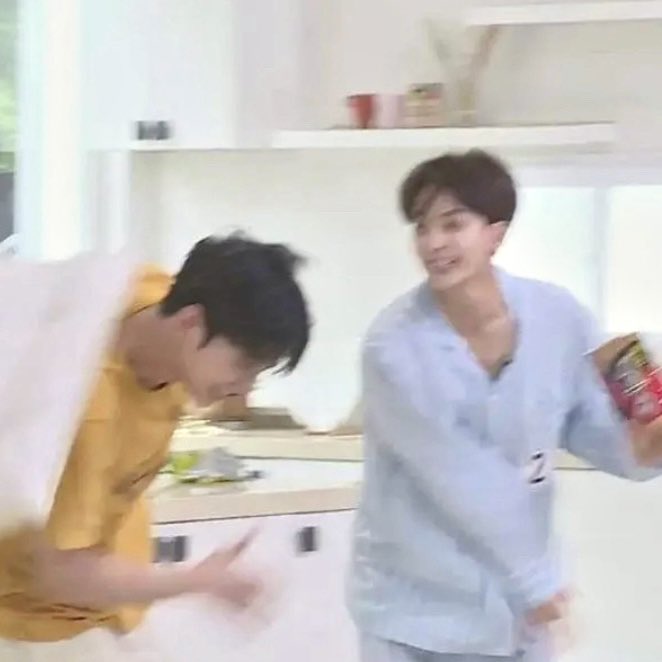 yjhsbabe's tweet photo. momentos do seventeen que alteraram a química do meu cérebro 
— a thread https://t.co/SERX40OE1W