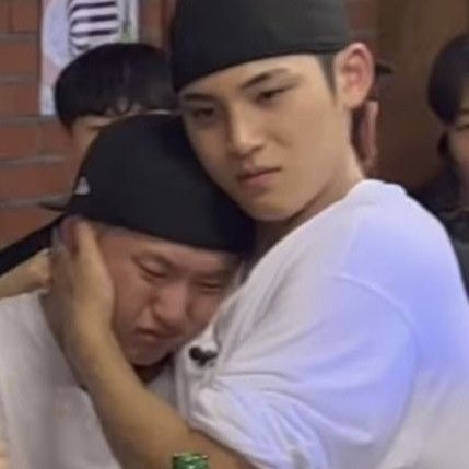 yjhsbabe's tweet photo. momentos do seventeen que alteraram a química do meu cérebro 
— a thread https://t.co/SERX40OE1W