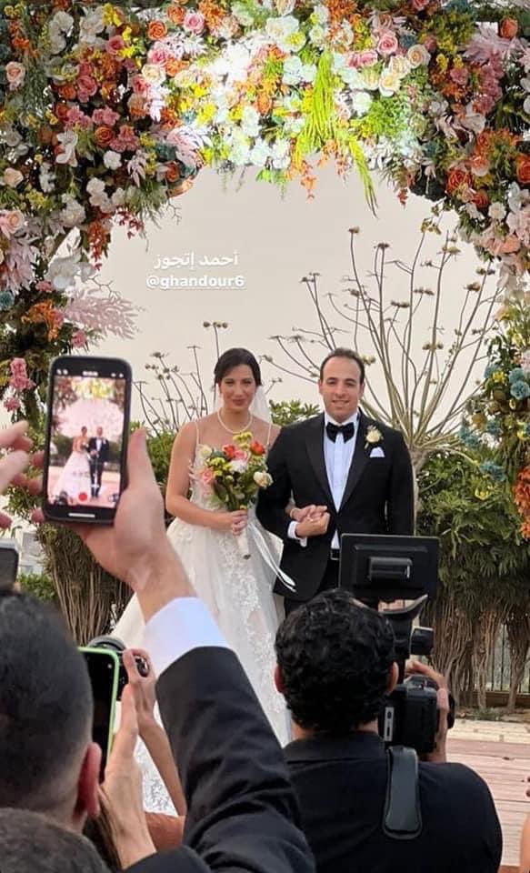 الحقيقة المؤكدة يا عزيزي؛ إنك مهما كنت ناجح،مُجتهد،شاطر إلا إن في حاجات تانية كمان لا تقِل أهمية بالعكس يمكن بتزيد وهي: انت مُهم عند مين بتفكرمين يشاركك حياتك وتفضلوا ف ضهر بعض طول العمر
دي حاجات غالية جدًا مهما وصلت لنجاحات لا تُعد ولا تُحصى هتفضل مُفتقد وجودها لحد ما تلاقيها ♥️