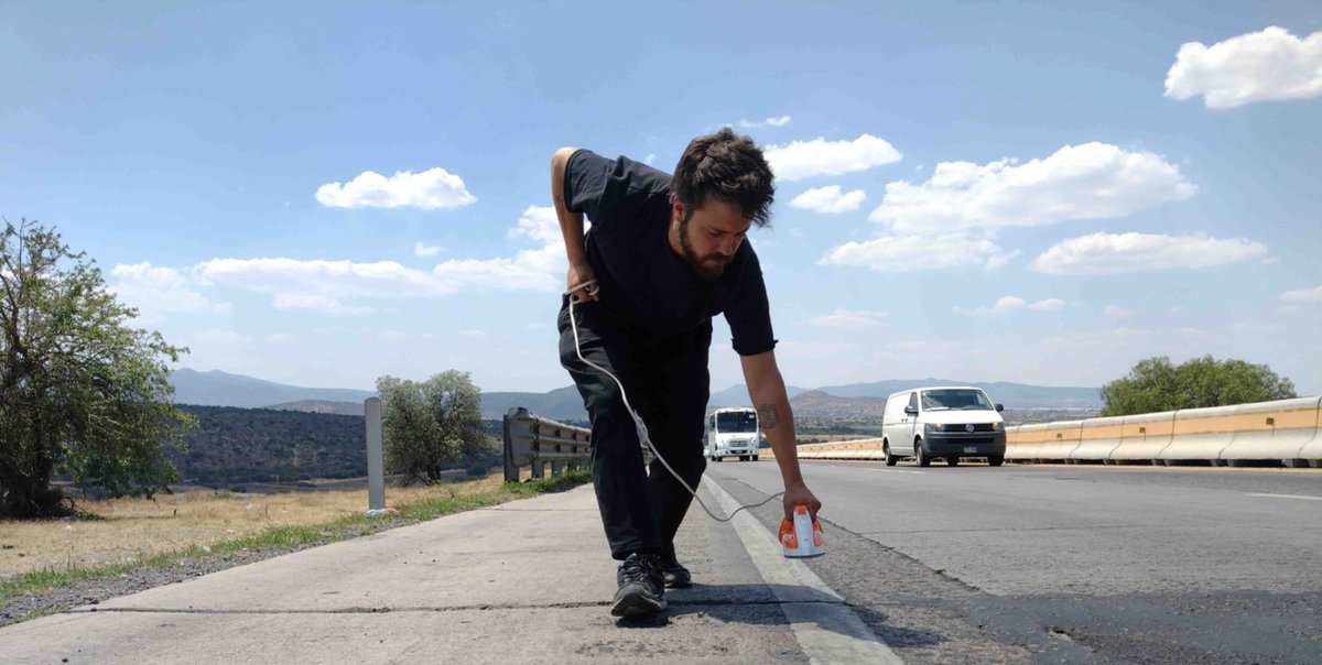 cultura_mx's tweet photo. Vive una experiencia performática con el artista Ignacio Pérez Certucha y la obra “Destruir la línea (un metro cúbico de carretera)”

🔸Personas de todas las edades podrán interactuar con el creador y la pieza en una actividad el 13 de mayo a las 15 h.

🔗 https://t.co/Y6uE8s43A7 https://t.co/Bb4RiG8p08