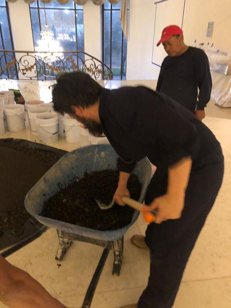 cultura_mx's tweet photo. Vive una experiencia performática con el artista Ignacio Pérez Certucha y la obra “Destruir la línea (un metro cúbico de carretera)”

🔸Personas de todas las edades podrán interactuar con el creador y la pieza en una actividad el 13 de mayo a las 15 h.

🔗 https://t.co/Y6uE8s43A7 https://t.co/Bb4RiG8p08