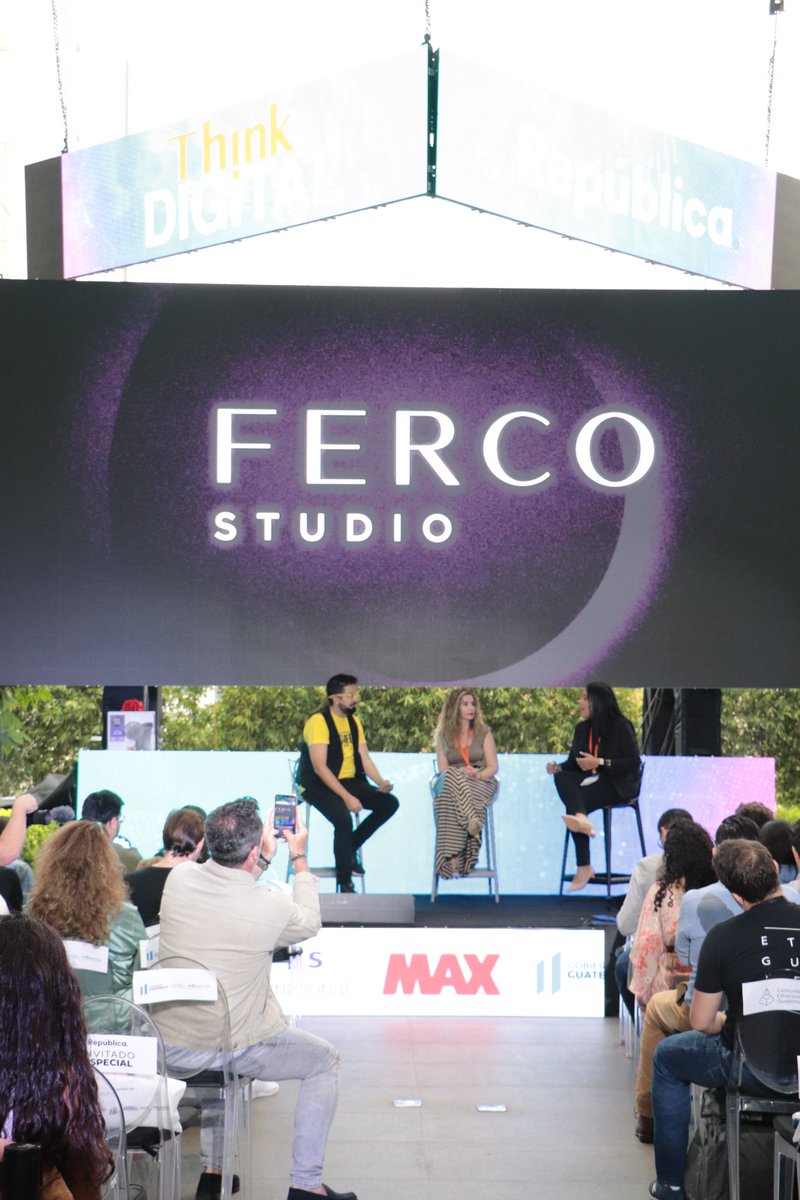 #ThinkDigitalRepublica 🧠| <a href="/StephanieNuesi/">Stephanie Nuesi</a>: "Yo soy parte de la generación Z, y nosotros queremos ser expresivos donde encontramos una comunidad".