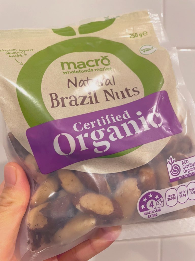 eri_mng's tweet image. 🌱#健康フード 紹介🌱

最近のお気に入り😊
毎日食べているナッツです✨

【ブラジルナッツ】

他のナッツよりも「セレン」という抗酸化物質が多いそう。

でも、１日2、3粒しか食べちゃダメらしい👀

#オーストラリア ではナッツがたくさん売ってます🥜