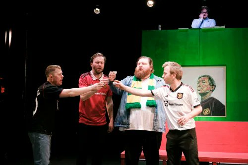 Óbærilegur léttleiki knattspyrnunnar
⭐⭐⭐⭐⭐
Ógeðslega fyndin sýning. Karakterarnir frábærir en sá besti er líklega United maðurinn sem hélt með Chelsea á meðan Eiður var þar. Óli Gunnar(99 módel) nautheimskur en vill vera pólitískt réttsýnn er svo gott twist.