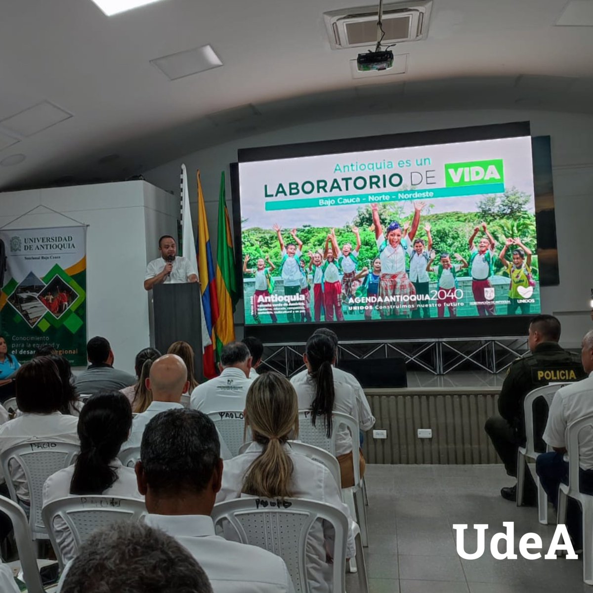 UdeA's tweet photo. 💚 «Estamos firmemente comprometidos en el futuro y queremos imaginar a nuestros hijos en ese futuro construido», expresó durante la visita David Hernández García, vicerrector de Extensión de la #UdeA. https://t.co/C9b0ztuygo
