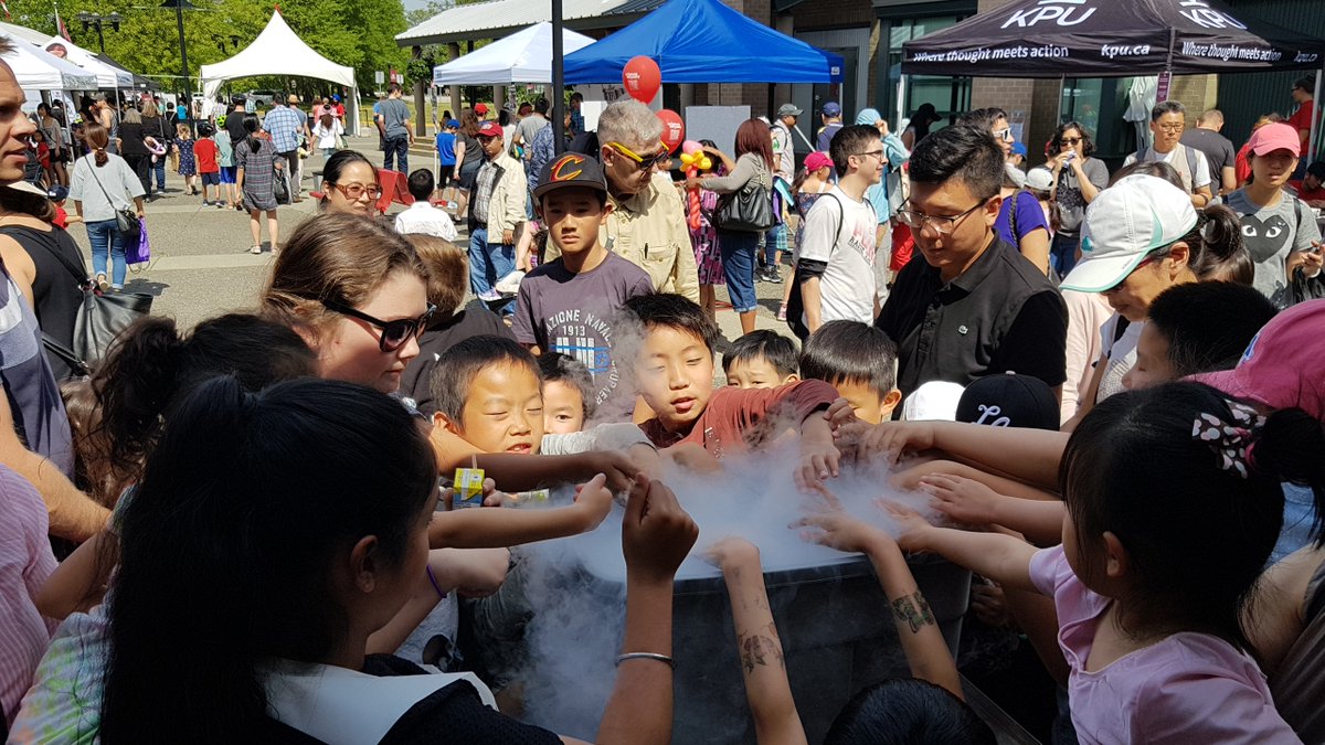 KPUSR's tweet photo. 2️⃣ MORE DAYS TO GO!

But wait, what chemical reactions produce this awesome smoke and results to that colourful foam-like substance? 🧪

Our Chemistry department has lots of amazing experiments so watch out!

We are excited to see you this Saturday! https://t.co/CtpvOLEqQ5