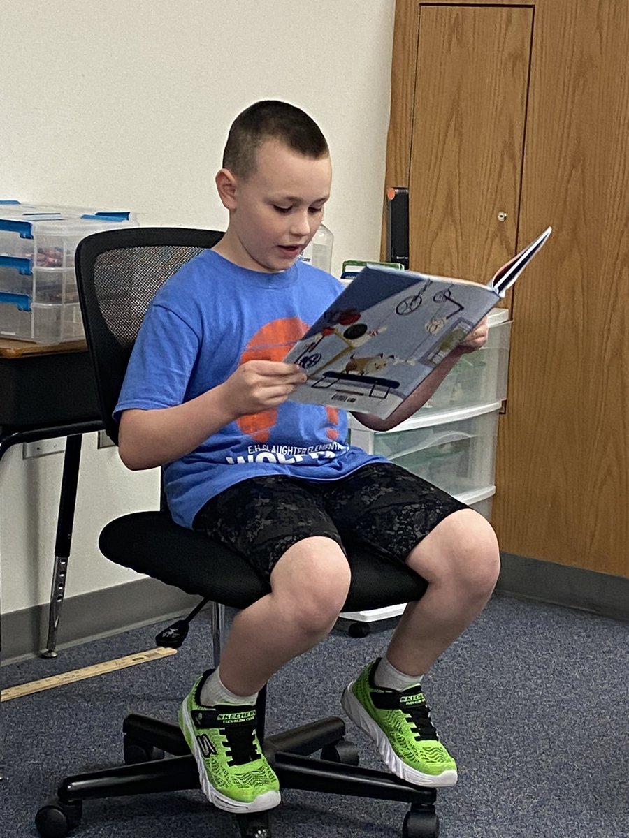 This sweet little 2nd grader wanted to come read to his brother’s 3rd grade class. He read The Couch Potato and did so good! Thanks @devon_lowe33 for sharing him with us!
#slaughterstrong2223 <a href="/SlaughterLC/">Slaughter Elem LC</a>