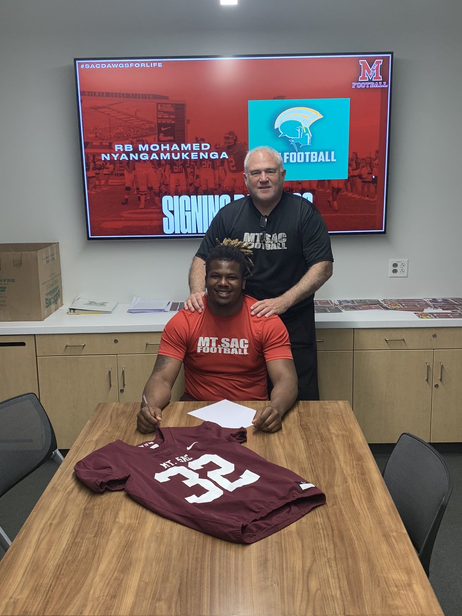 mtsacfootball's tweet photo. Another One! RB @momo_football1 sign with Norfolk State Football! Let’s go!! #SacDawgsForever #Born2Win https://t.co/ZnrblVAgrl