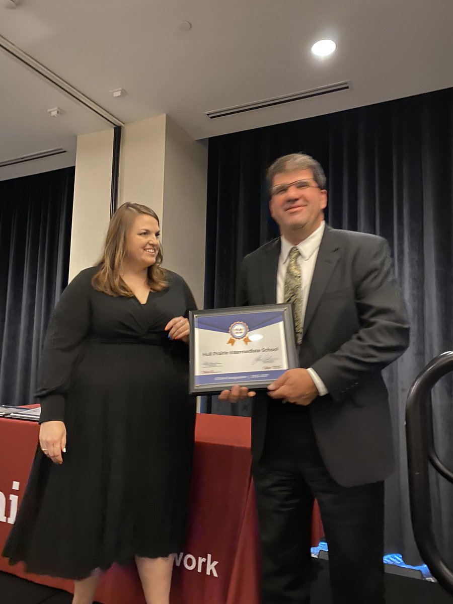 NWOstem's tweet photo. Hull Prairie Intermediate of Perrysburg received their STEM School re-designation ! @HPIPerrysburg https://t.co/3GD0aGqyFT