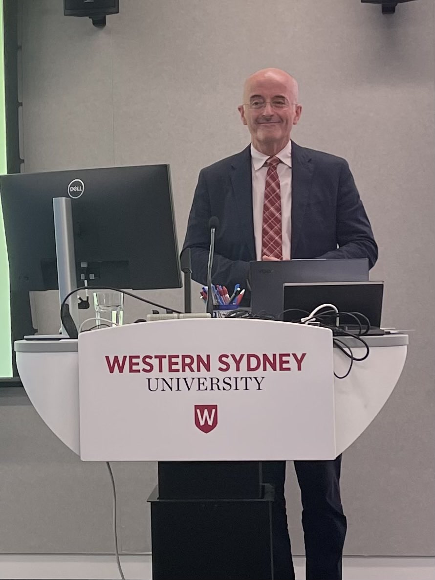 ⁦⁦ Clive Baldock welcomes us to⁩ @westernsydneyu⁩ with the ⁦@Committee4Syd⁩ on the Westmead Walking Tour. The scale of transformation and opportunity is breathtaking.