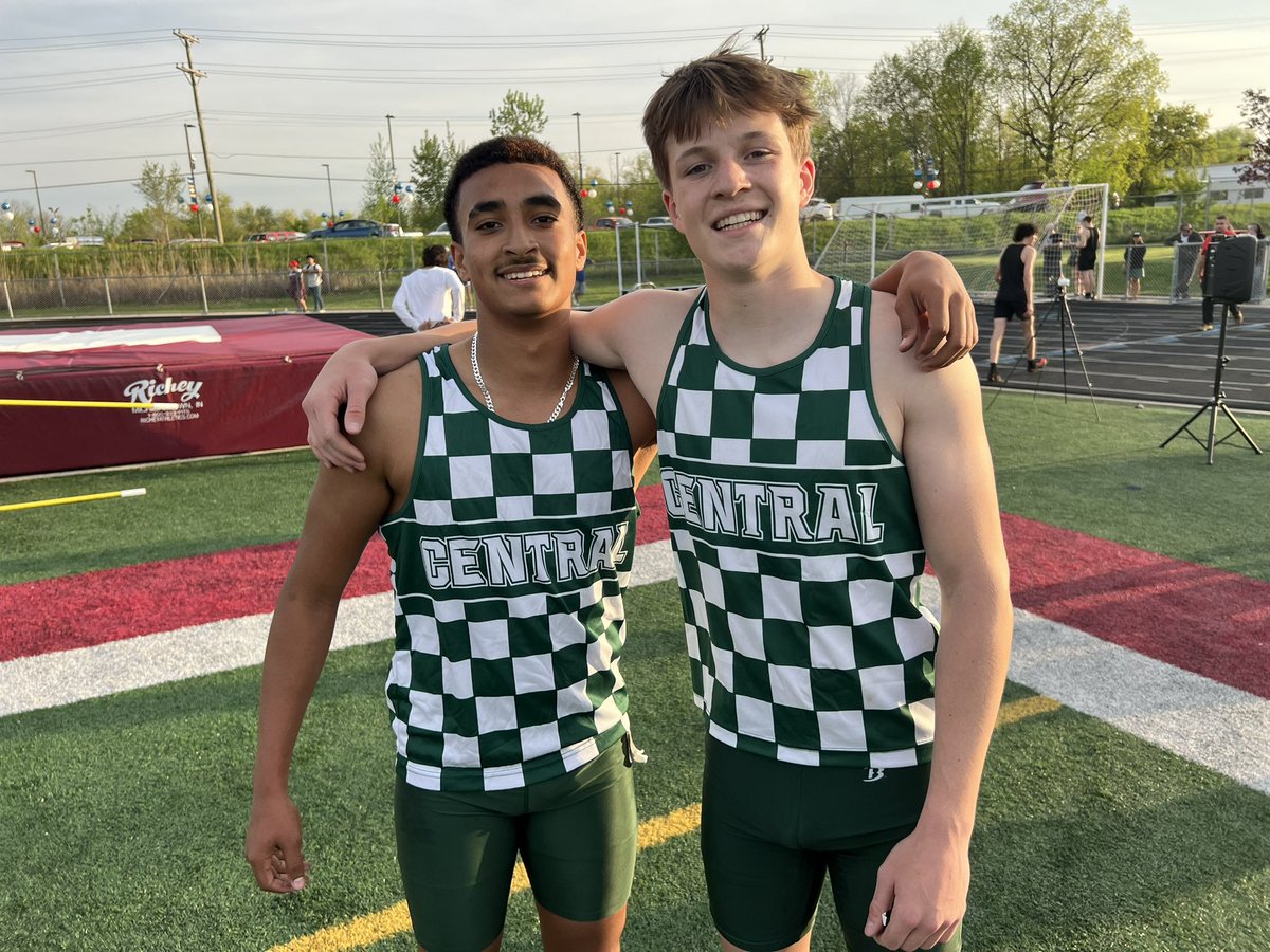 GCHSTRACK's tweet photo. Magic does his thing and Carter (PR) not far behind. Championship for Sean and valuable points, 5th place, for Alex. @GridironRams #DBPower #Legacy @GoGCHSRams https://t.co/pMC5opPtzm