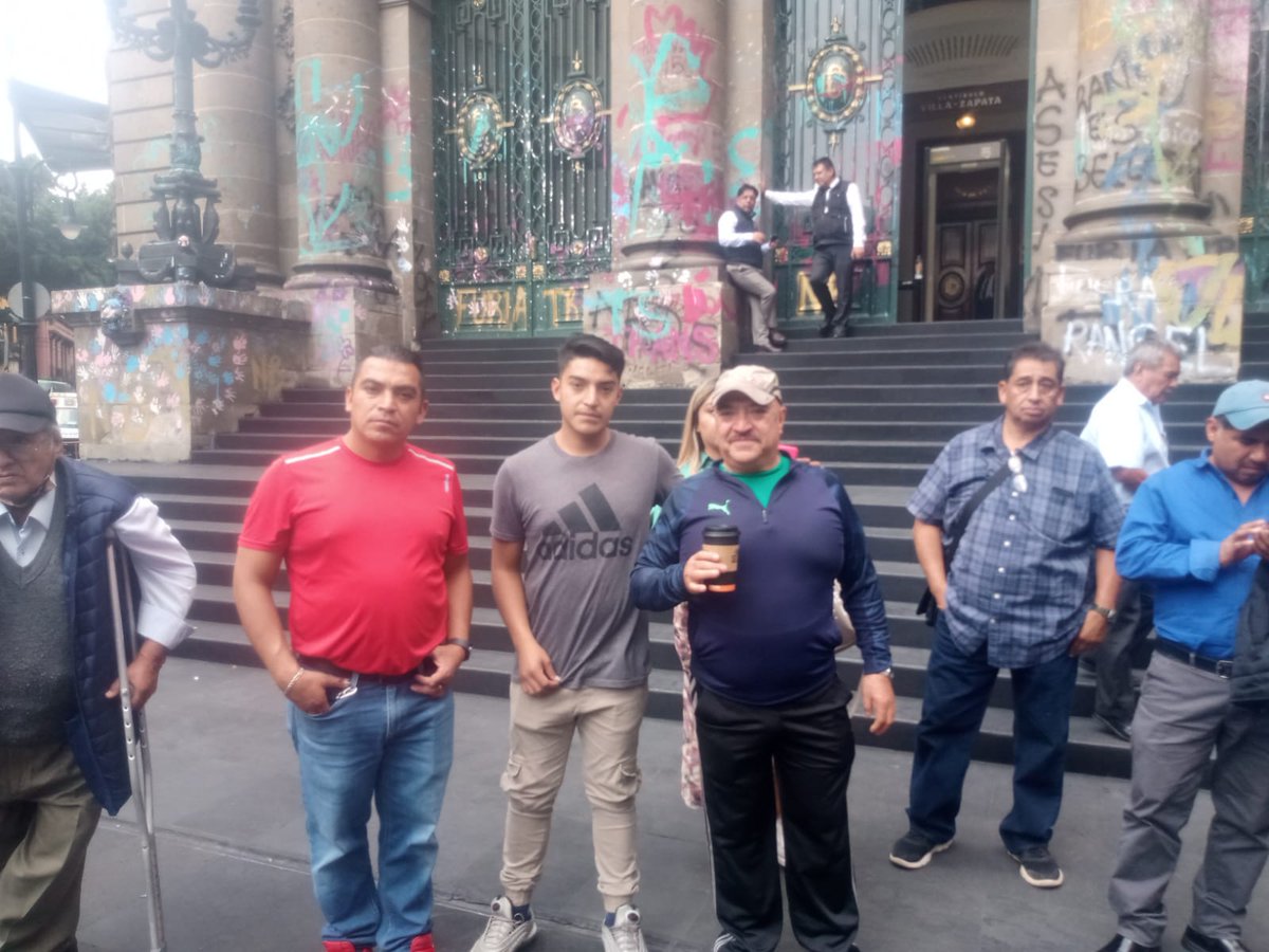EsthelaHernan32's tweet photo. #ULTIMAHO Luego de una intensa lucha. Transportistas de Culhuacán, Xochimilco y las Águilas apoyados por @BetanzosOficial y @jhoncolre podrá ser incluidos en corredores viales zonales por parte de @LaSEMOVI @Congreso_CdMex #JUSTICIA #Movilidad @andreslajous https://t.co/NoPQFWEMb2