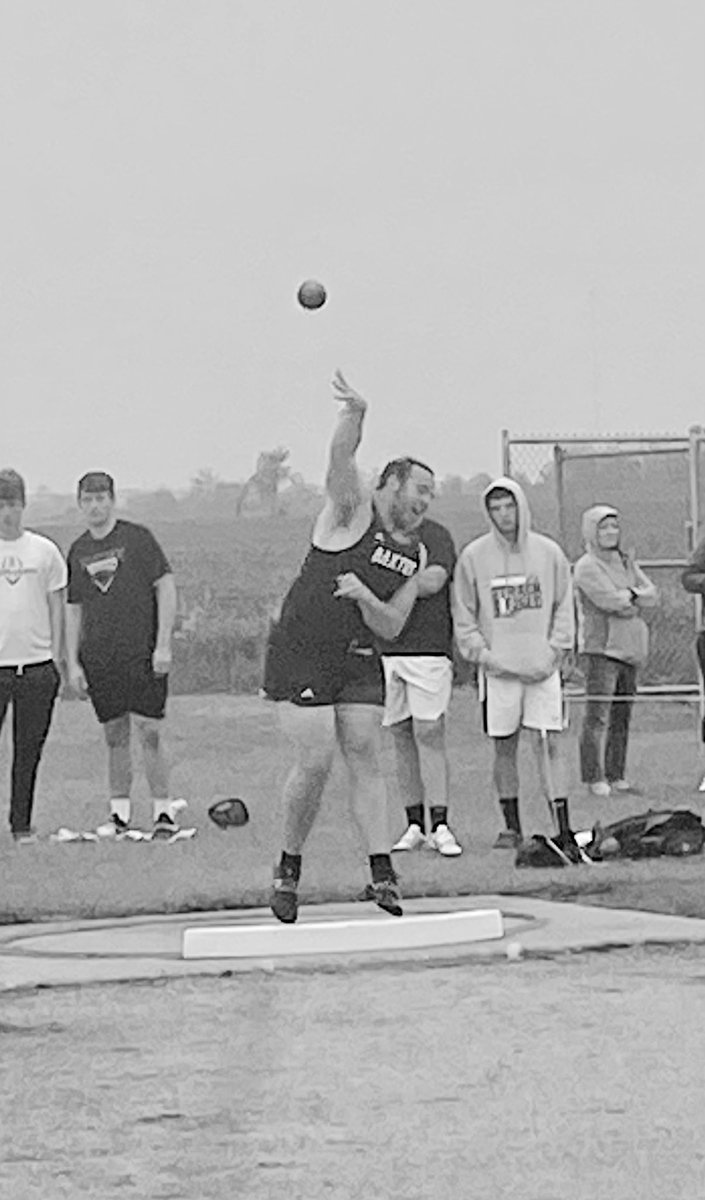 BaxterBoltsAD's tweet photo. Senior Trice Clapper headed to state in shot put⚡️ https://t.co/uzk4VvUWeK