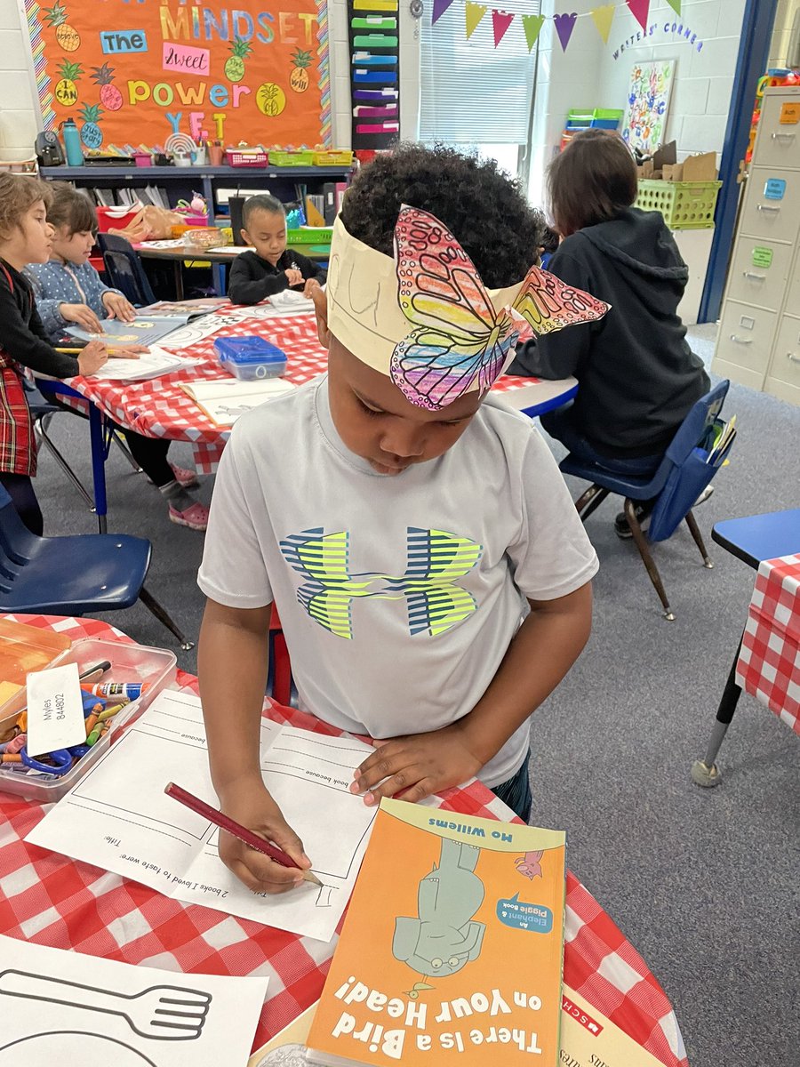 A yummy Book Tasting to kick off our Author Study on Mo Willems! 🐘🐷🐦