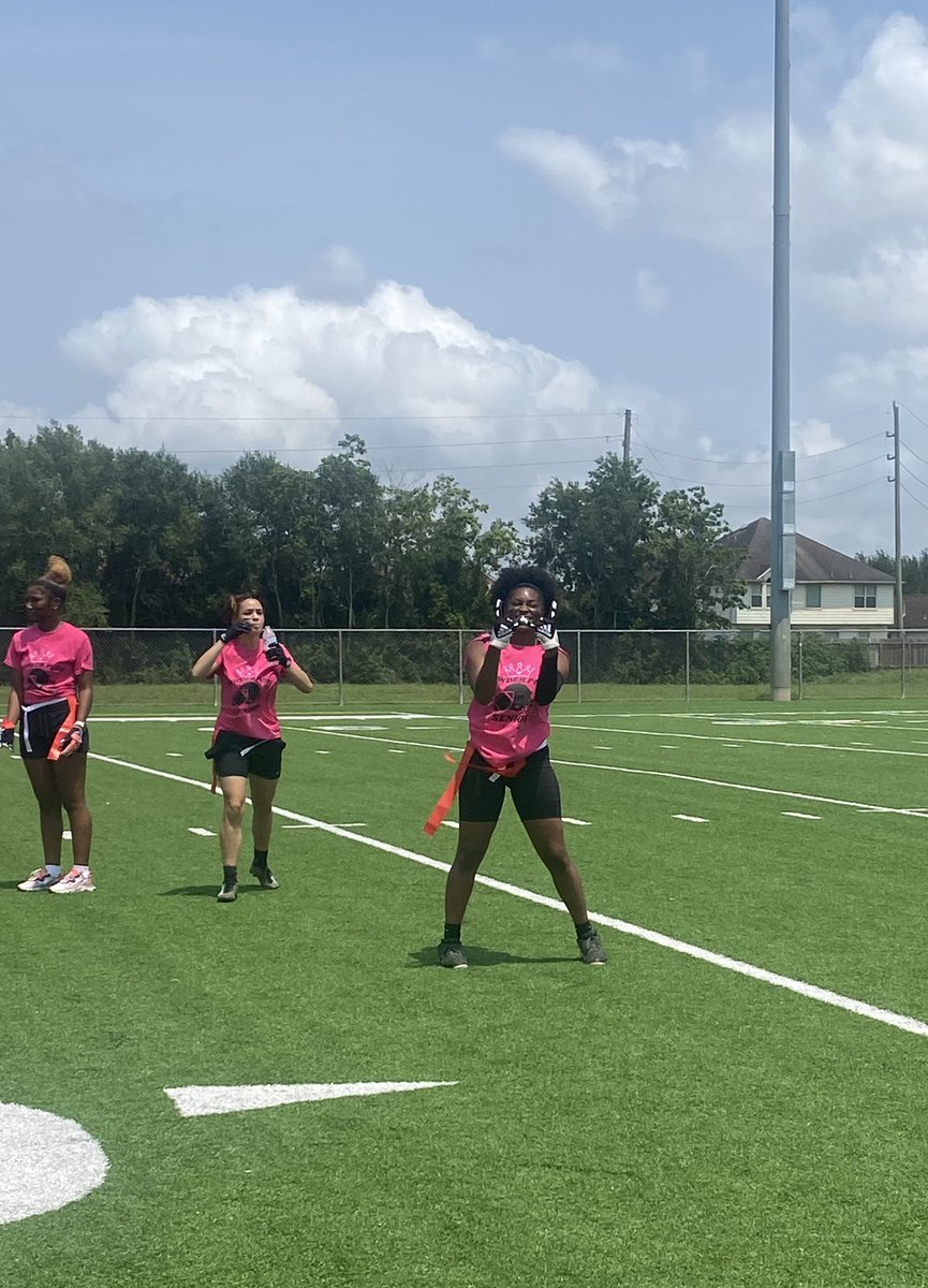 LadyCaneSB's tweet photo. The Jrs vs Srs Powder Puff game was a sight to see. Lol Nothing is more exciting than when one of your Seniors makes an interception and runs it back for a touchdown on the first play of the game! 🔥@saucy_tia 🔥 https://t.co/cqrw4Szi8D