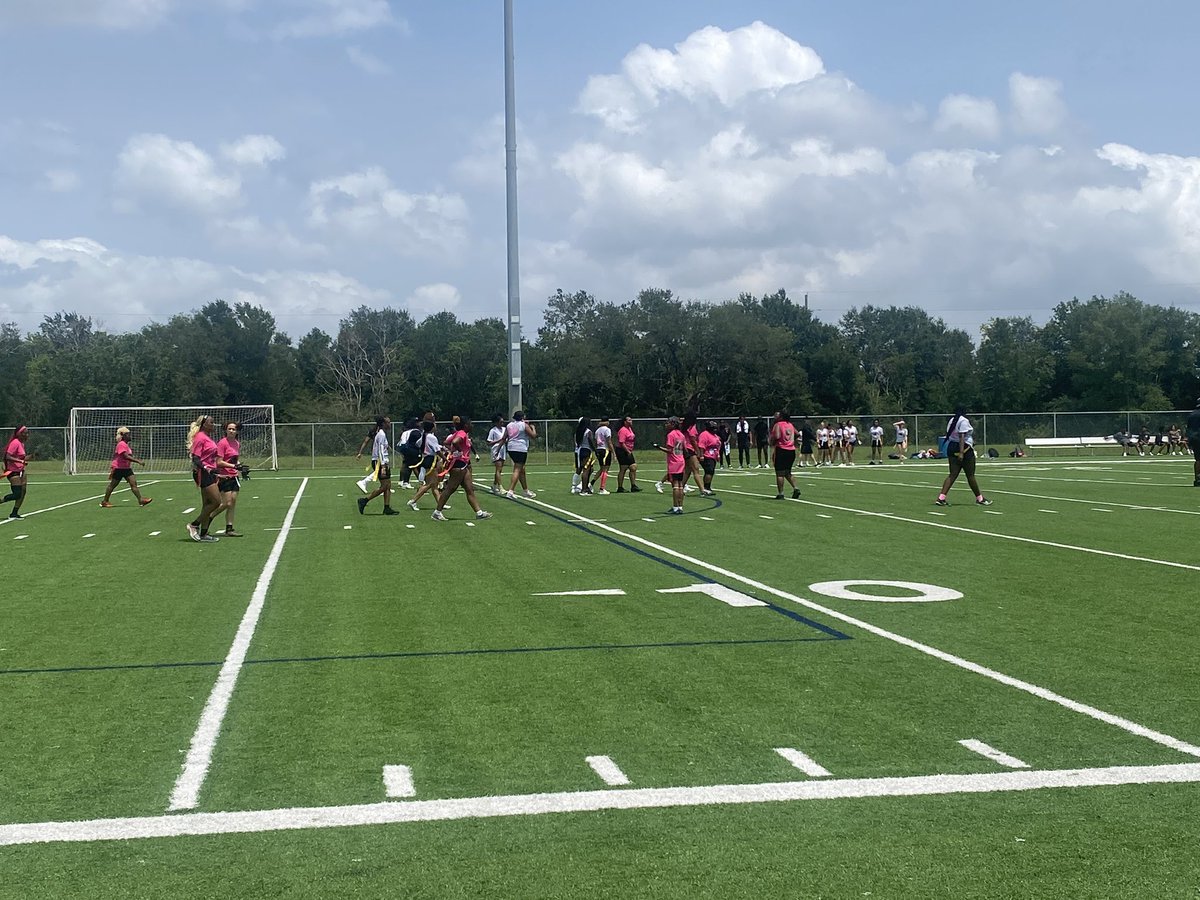 LadyCaneSB's tweet photo. The Jrs vs Srs Powder Puff game was a sight to see. Lol Nothing is more exciting than when one of your Seniors makes an interception and runs it back for a touchdown on the first play of the game! 🔥@saucy_tia 🔥 https://t.co/cqrw4Szi8D